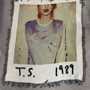 TAYLOR SWIFT 1989 Woven Tapestry Blanket